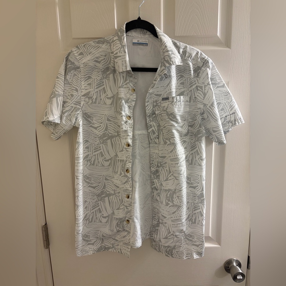 XS Men’s Columbia Lightweight Fishing Buttonup